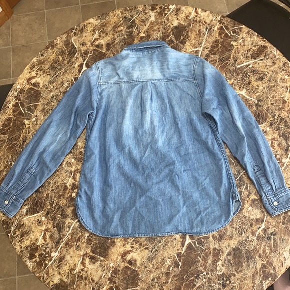 Denim Old Navy long sleeved button up - Picture 4 of 4